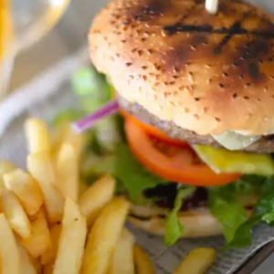 The Pinapple Hotel Piney Hamburger